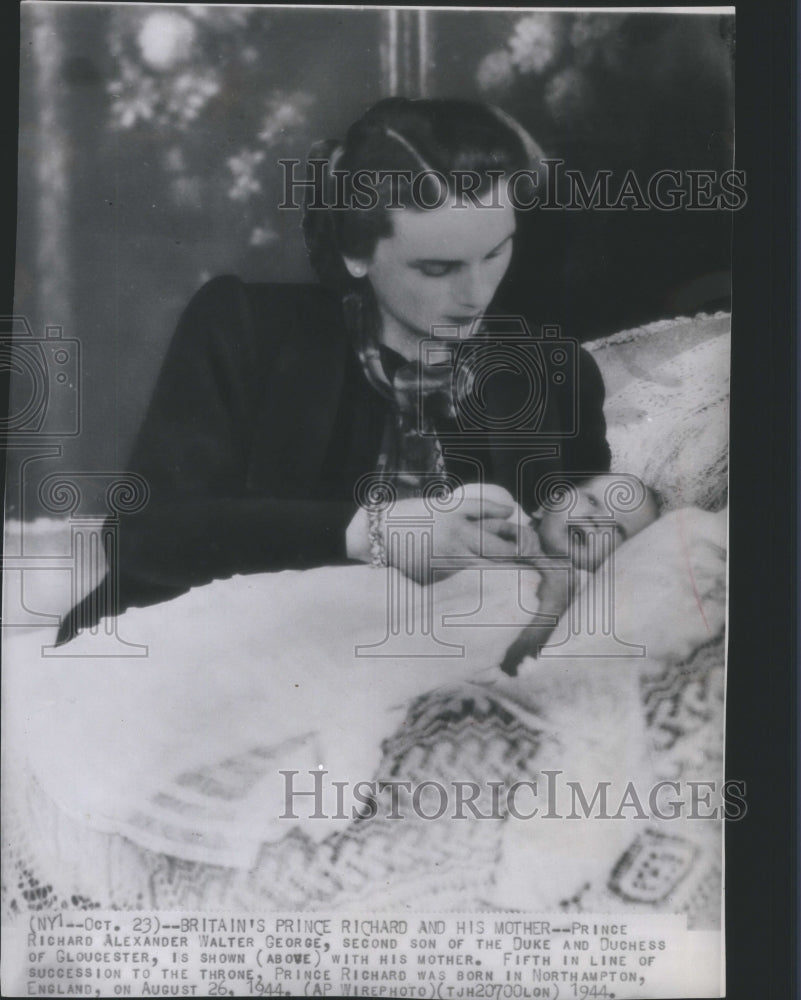 1944 Press Photo Baby English Prince Richard and Mom