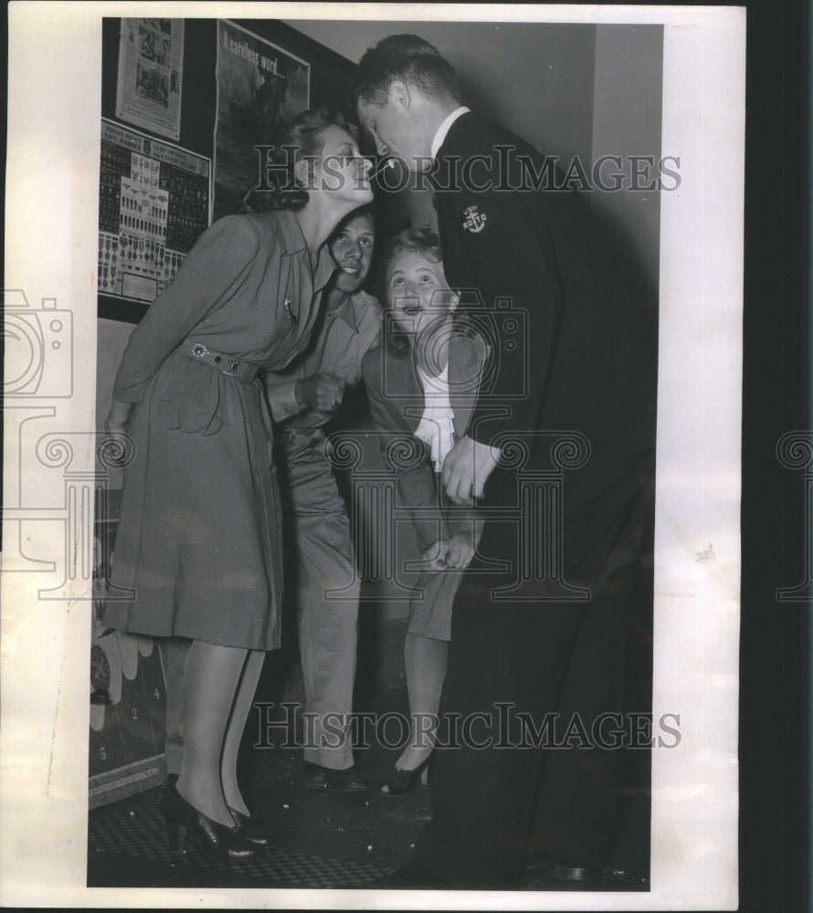 1943 Press Photo Doris Warner Richard Woolley Dorothy