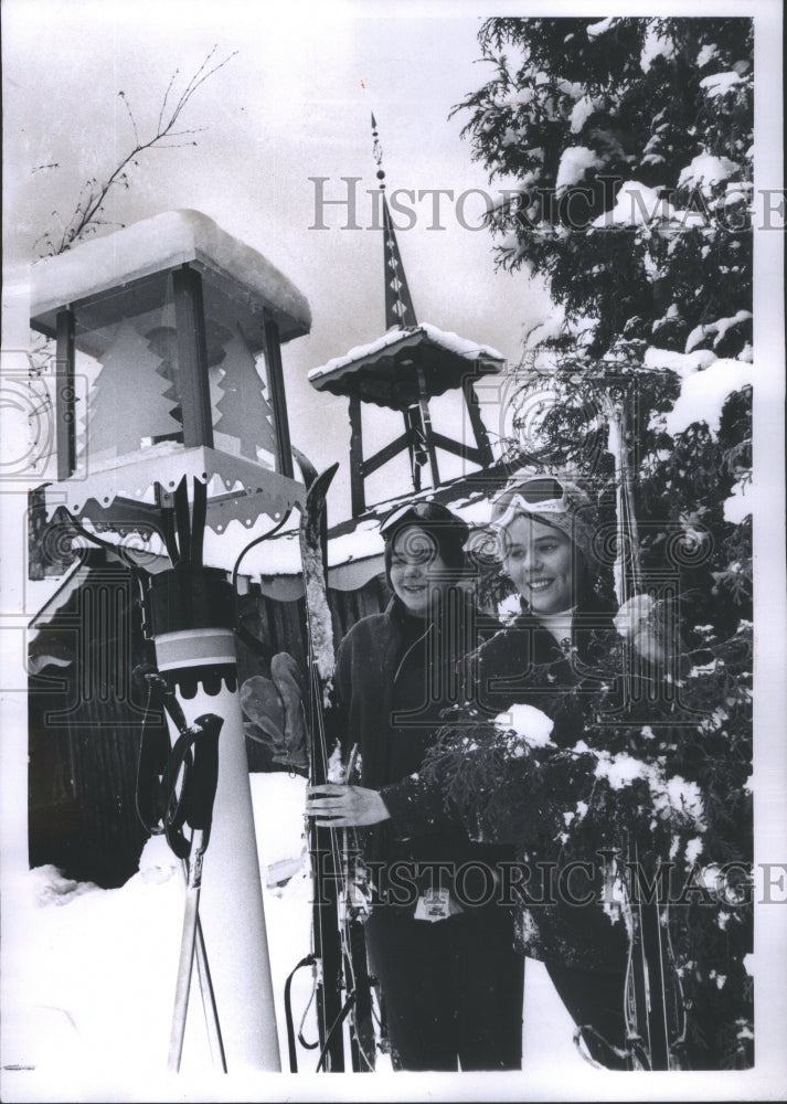 1967 Press Photo Sunday Womens Society Chicago Ski Day