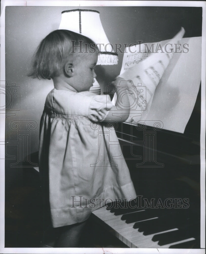 1954 Press Photo Babies Playing