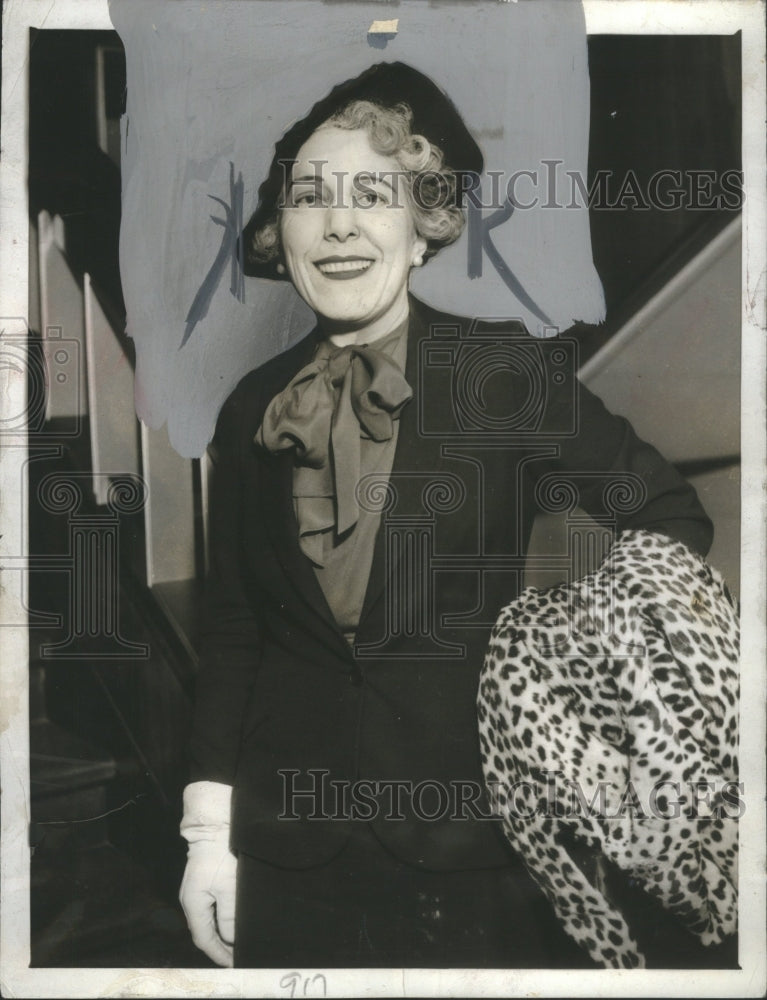 1935 Press Photo American Novelist Edna Ferber Travel