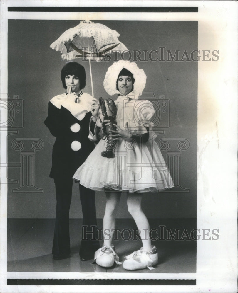 1976 Press Photo derives from Middle English schele mea