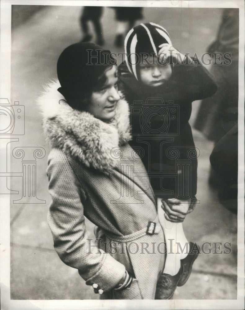 1984 Press Photo Frieda Stevens Winter Pose