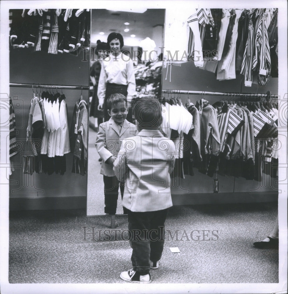 1964 Press Photo Child Shopping Dress Mirror Detroit