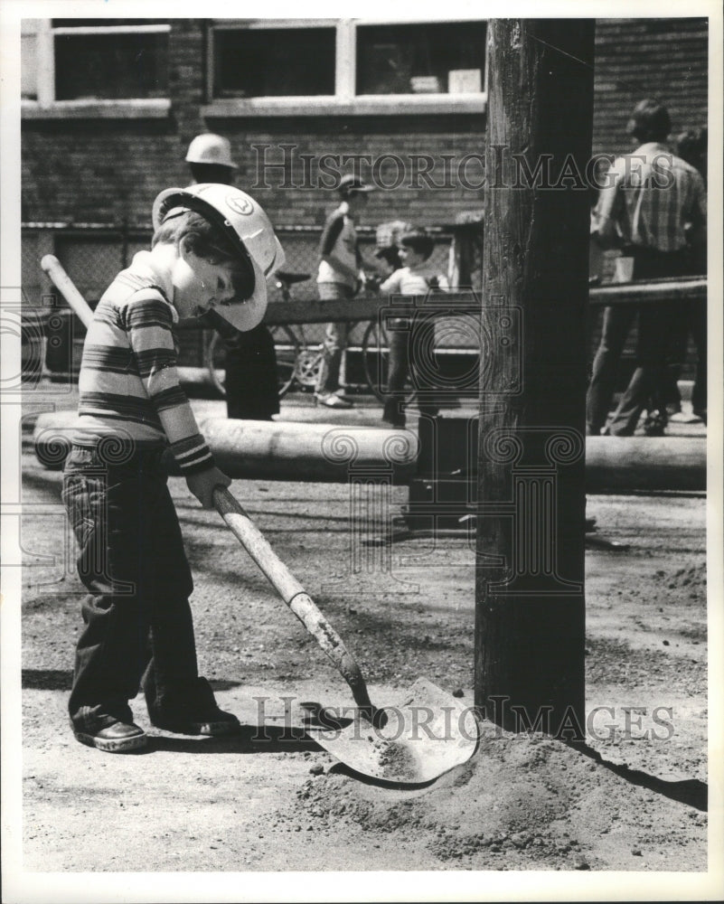 1980 Press Photo Ferndale Playground Child Construction