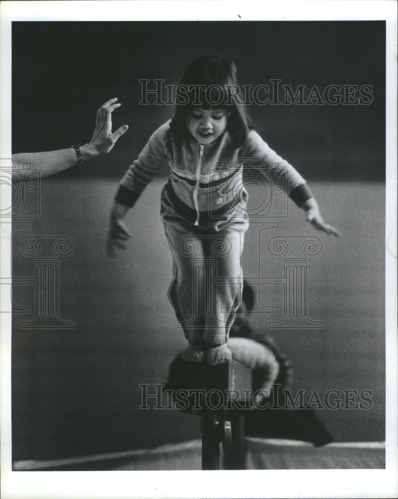 1984 Press Photo Children Playing In Door Laura Balance