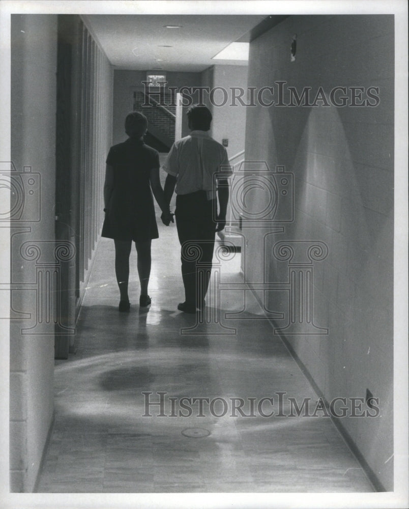 1969 Press Photo Mc College Students Story Time U D