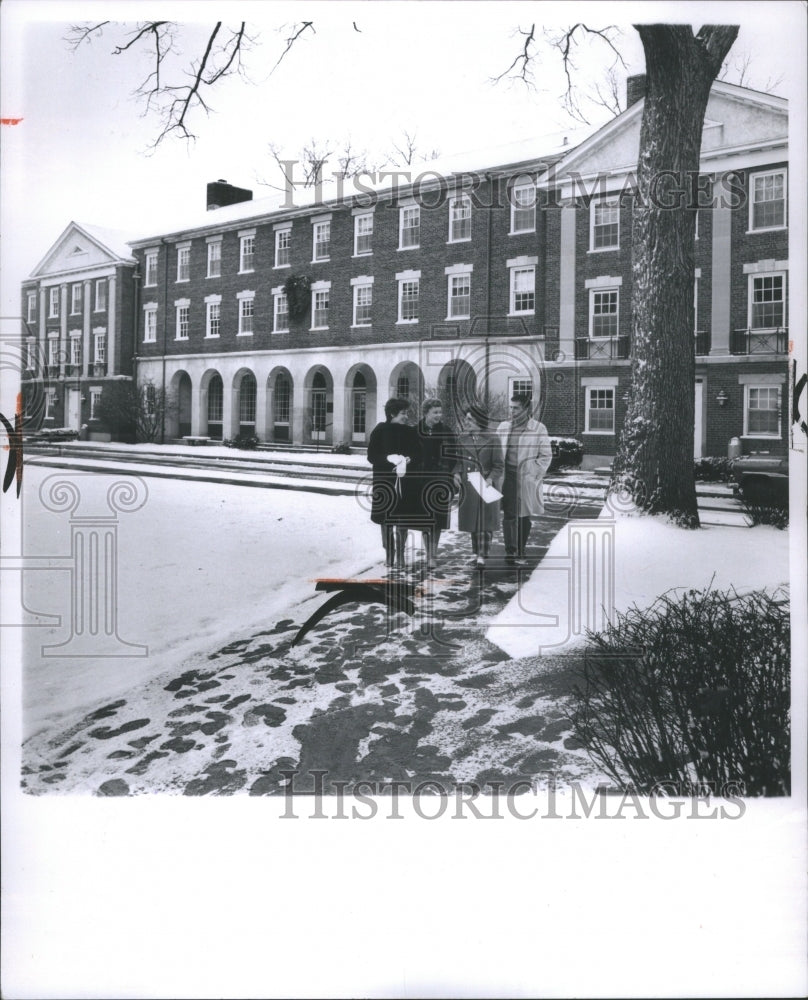 1962 Press Photo Kalamazoo College Students Winter