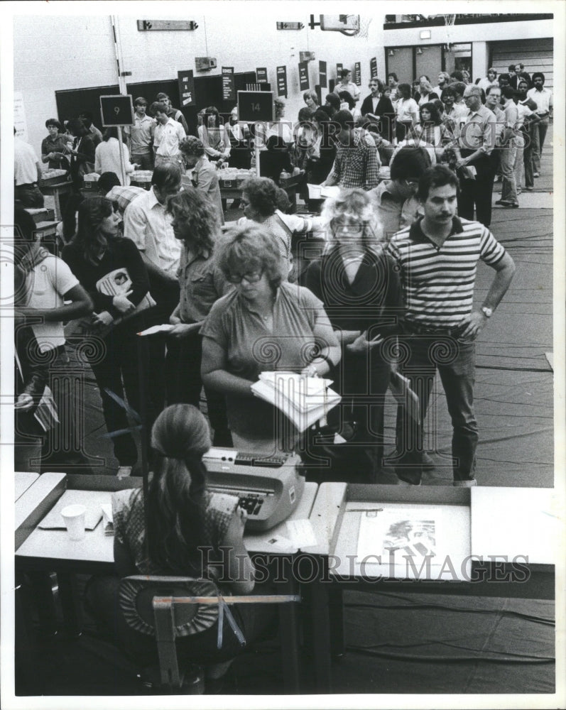 1980 Press Photo Students Henry Ford Community College