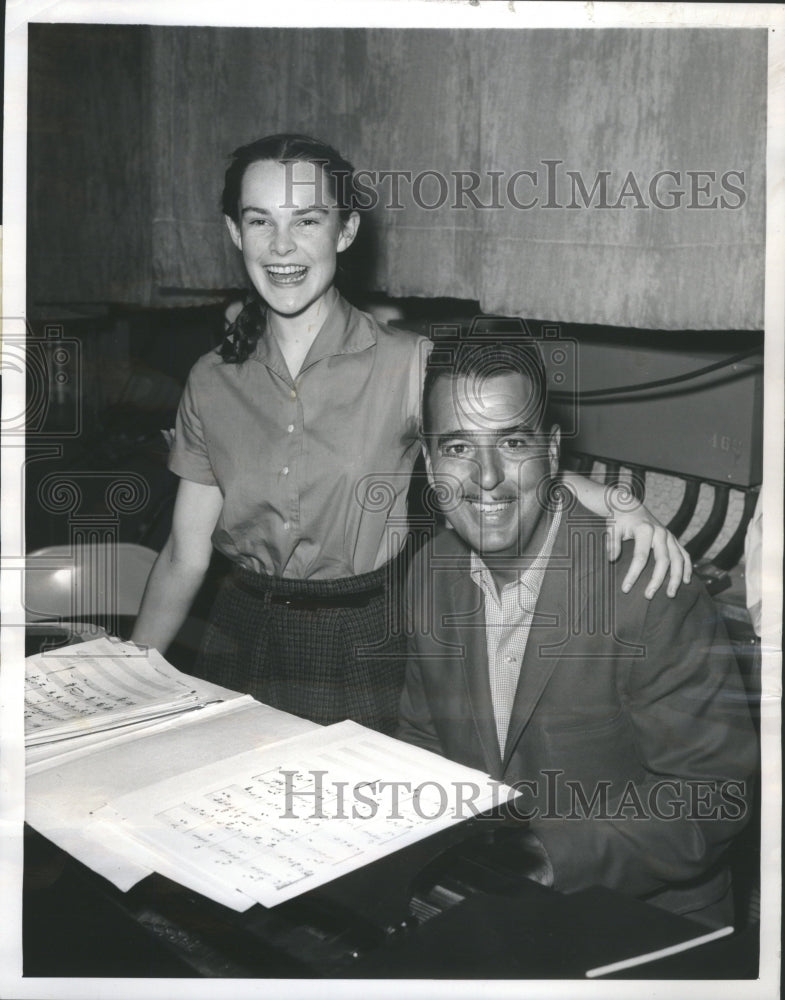 1959 Press Photo Cathie Taylor Ernie Ford Singing Visit