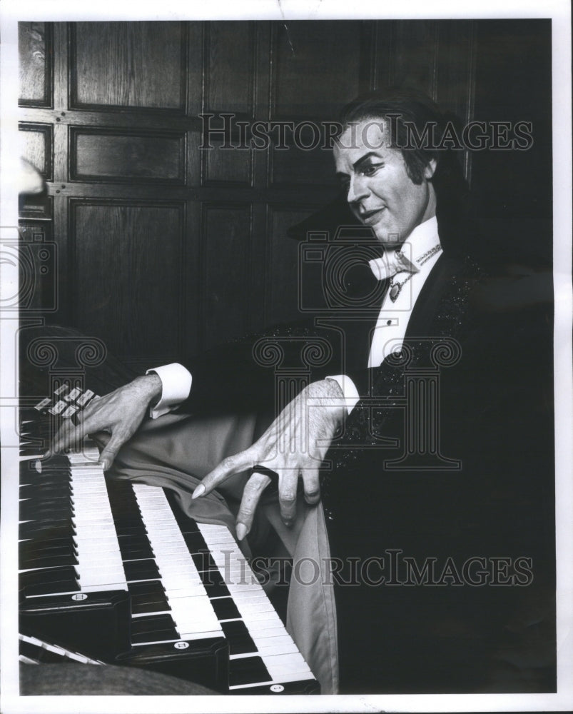 1973 Press Photo Musician Eric Tavaris Composer Singer