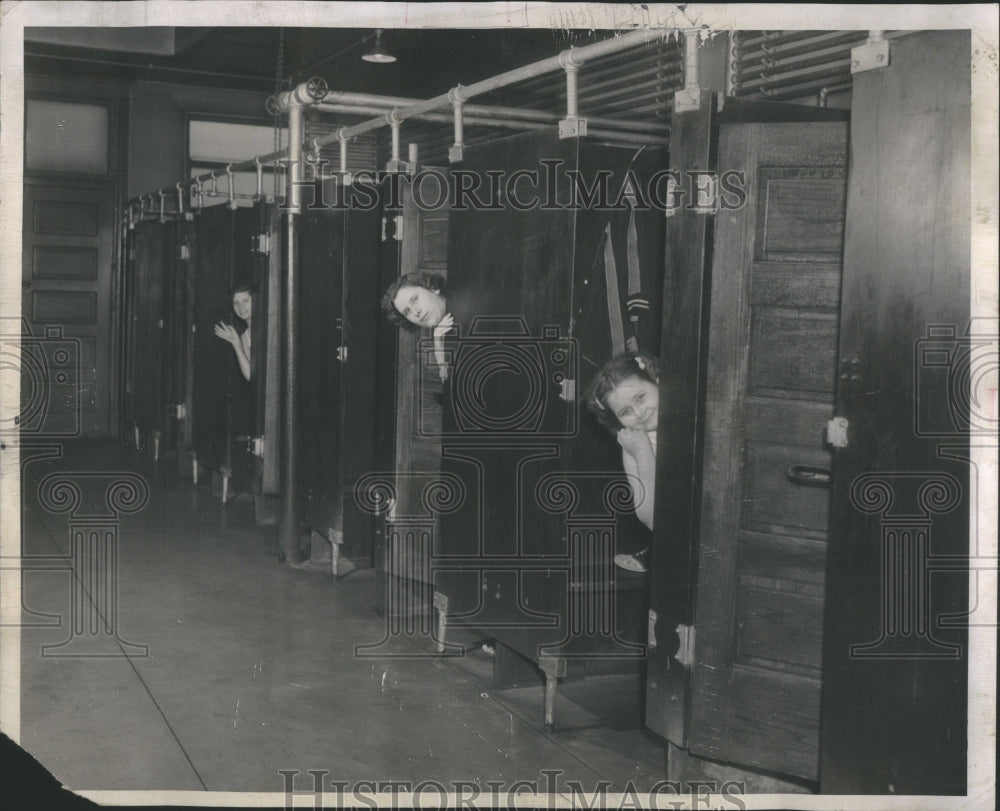 1952 Press Photo Women Shower Stalls Public Bath House