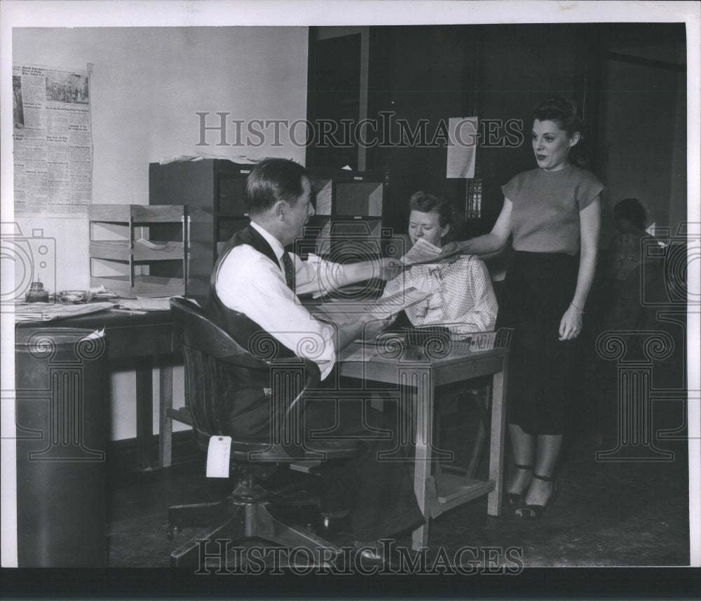 1949 Press Photo Detroit News Copy Writers