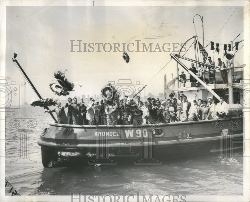 1954 Press Photo Chicago Arundel Aboard the coast Guar