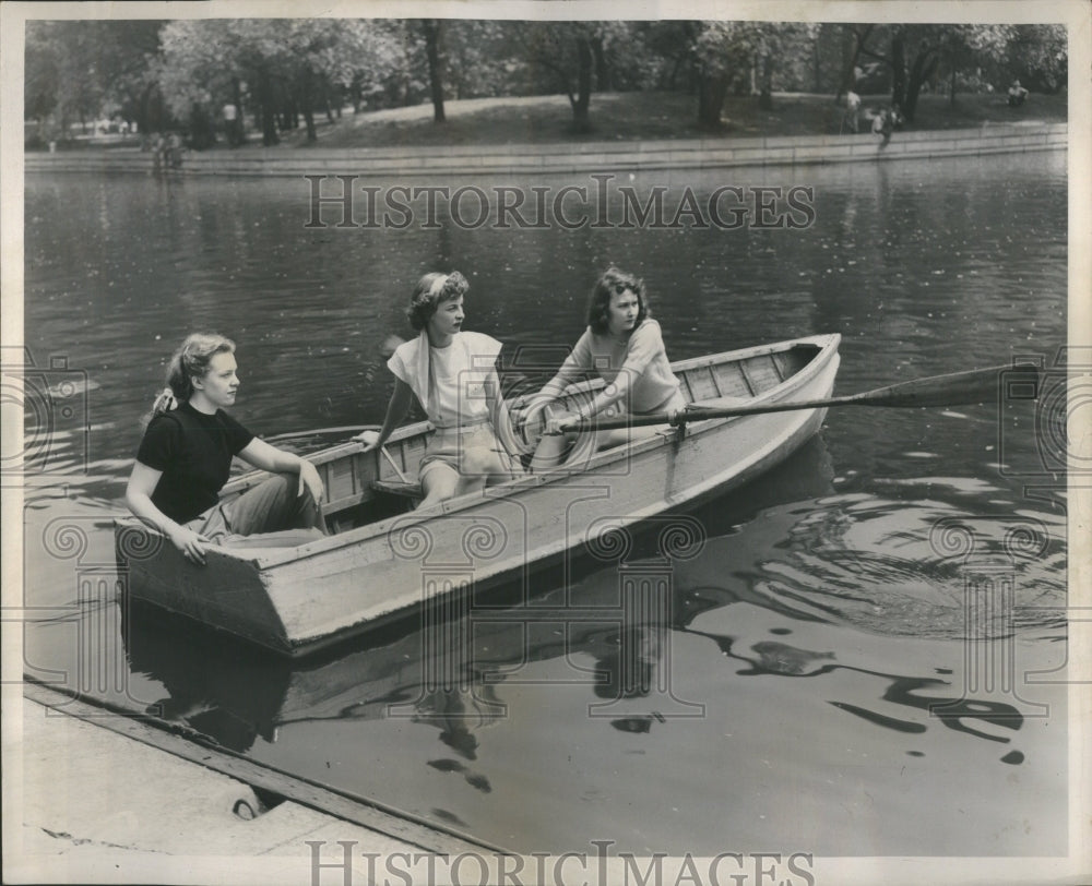 1949 Weekend Vacation Boat Lincoln Park - Historic Images