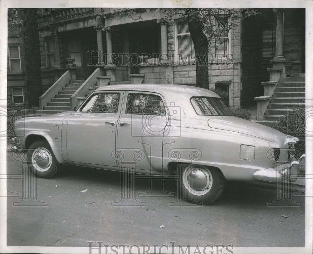 1952 Press Photo Car Parke Gladys Vandals Windows