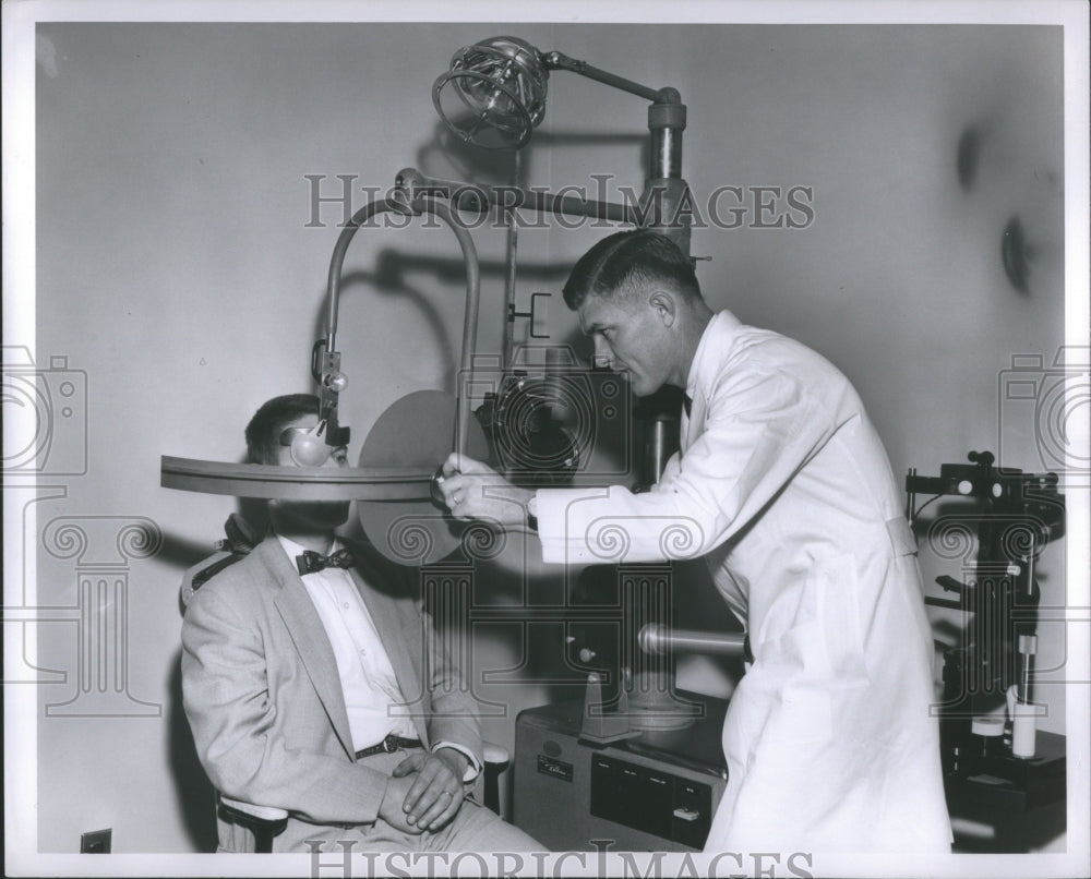 1958 Press Photo Dr Duane L Block Physician  Rouge - Historic Images