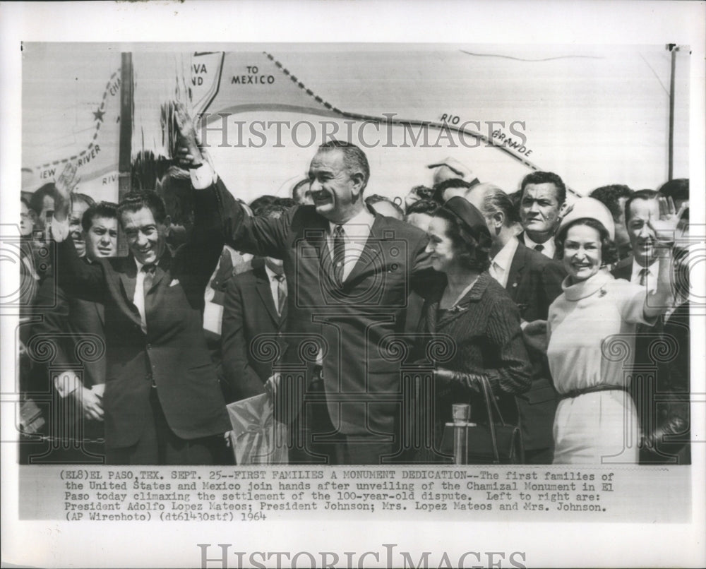 1964 Press Photo United States Mexico Adolfo Lopea