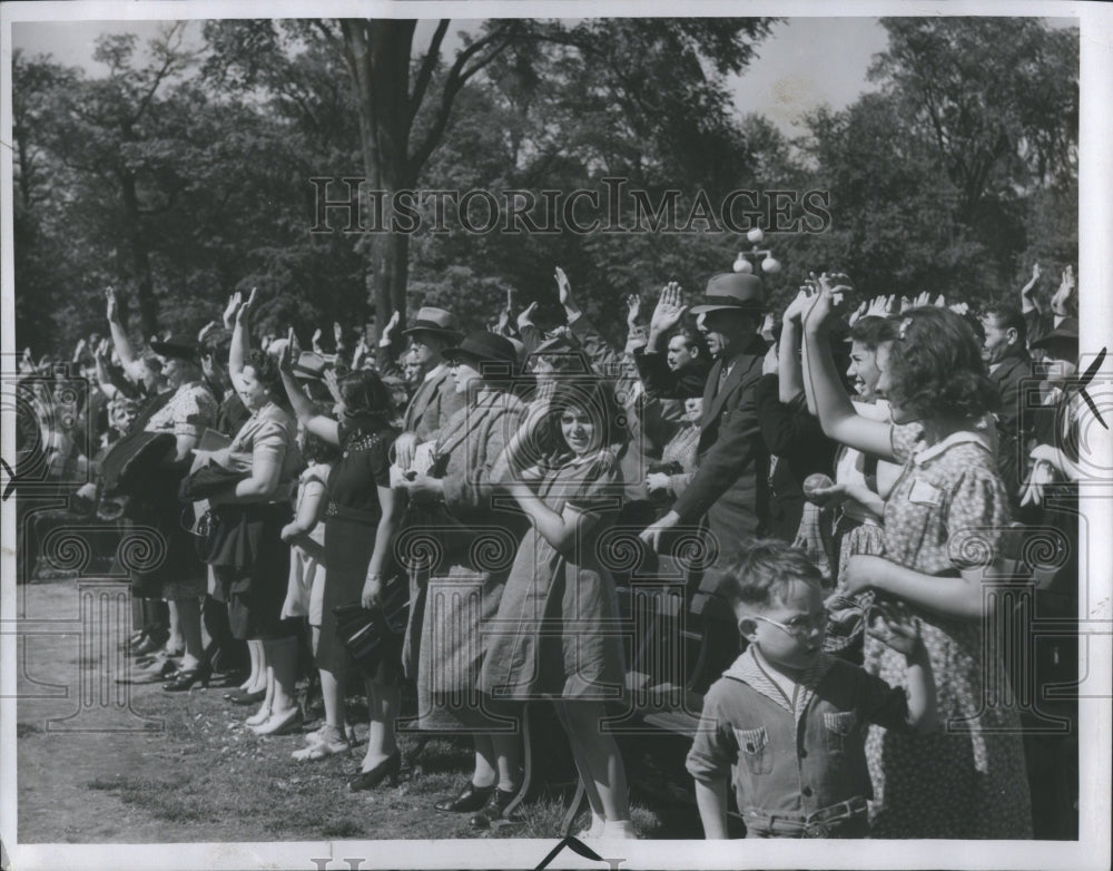 1941 Press Photo BelleIsle Crowd Pledge Allegrince