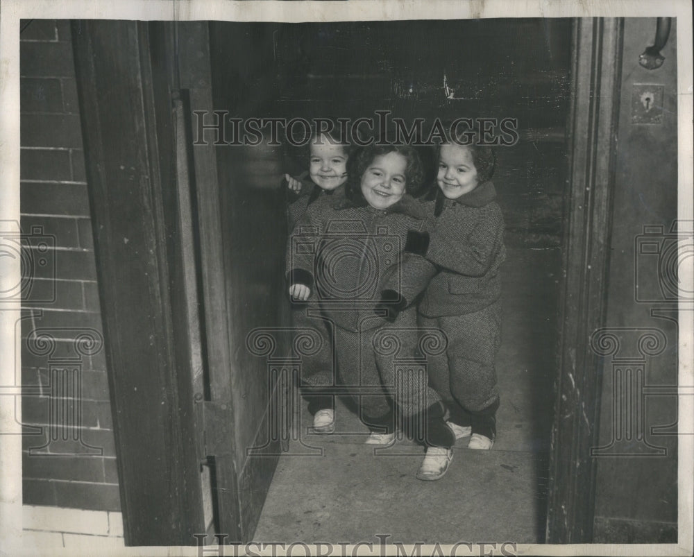 1947 Press Photo Triplets School Prescott Marshfielld - Historic Images