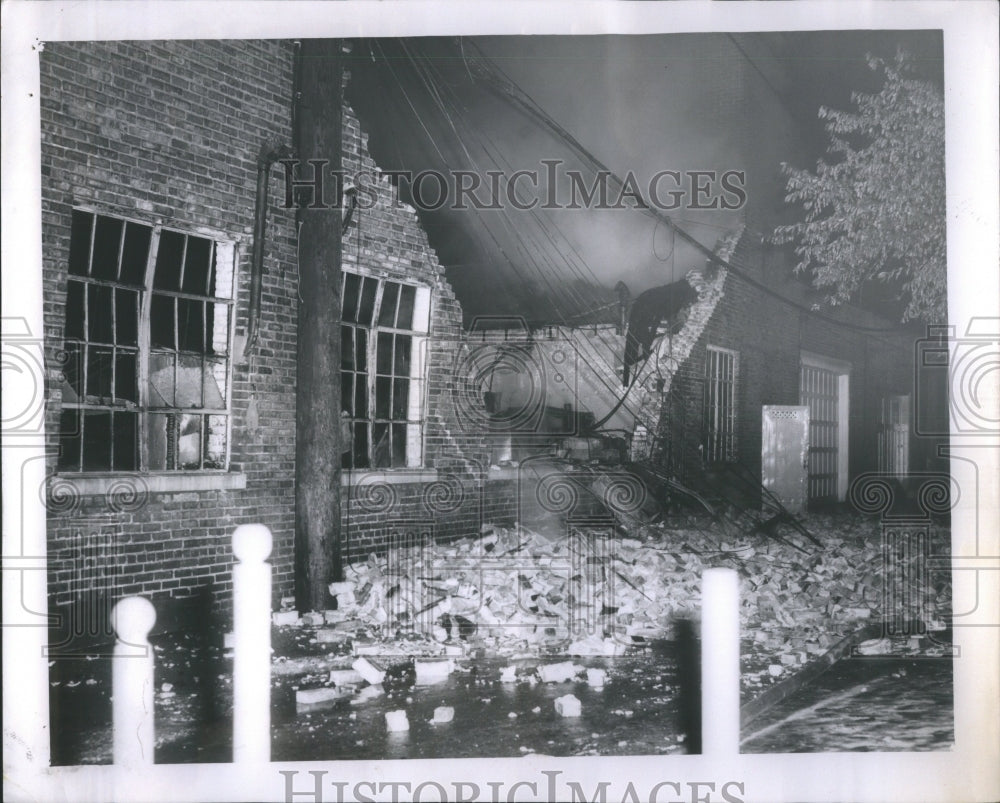 1960 Press Photo Explosion Wall Auto Agency Building