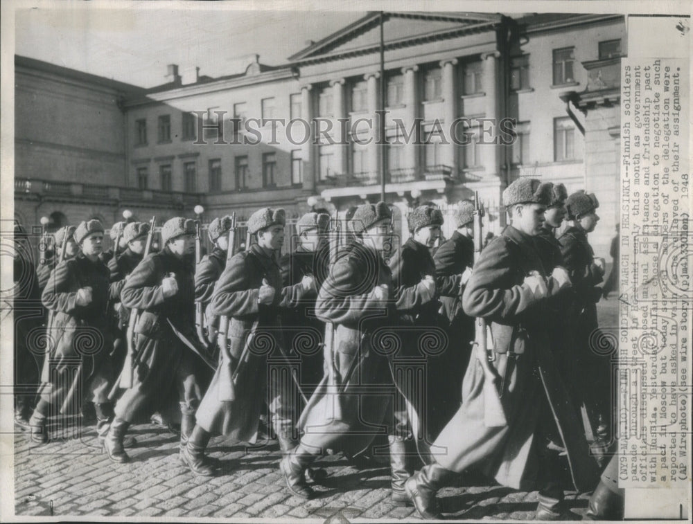 1948 Press Photo Soldiers Parade