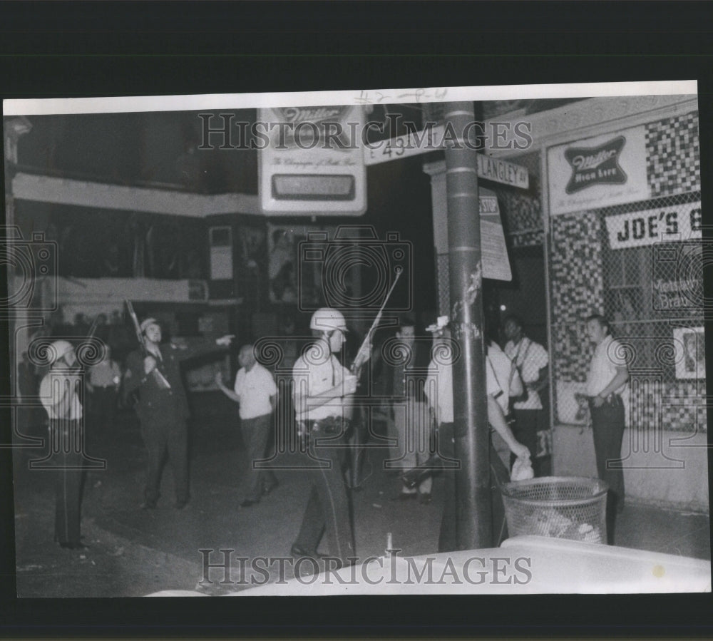 1967 Press Photo Police patrol