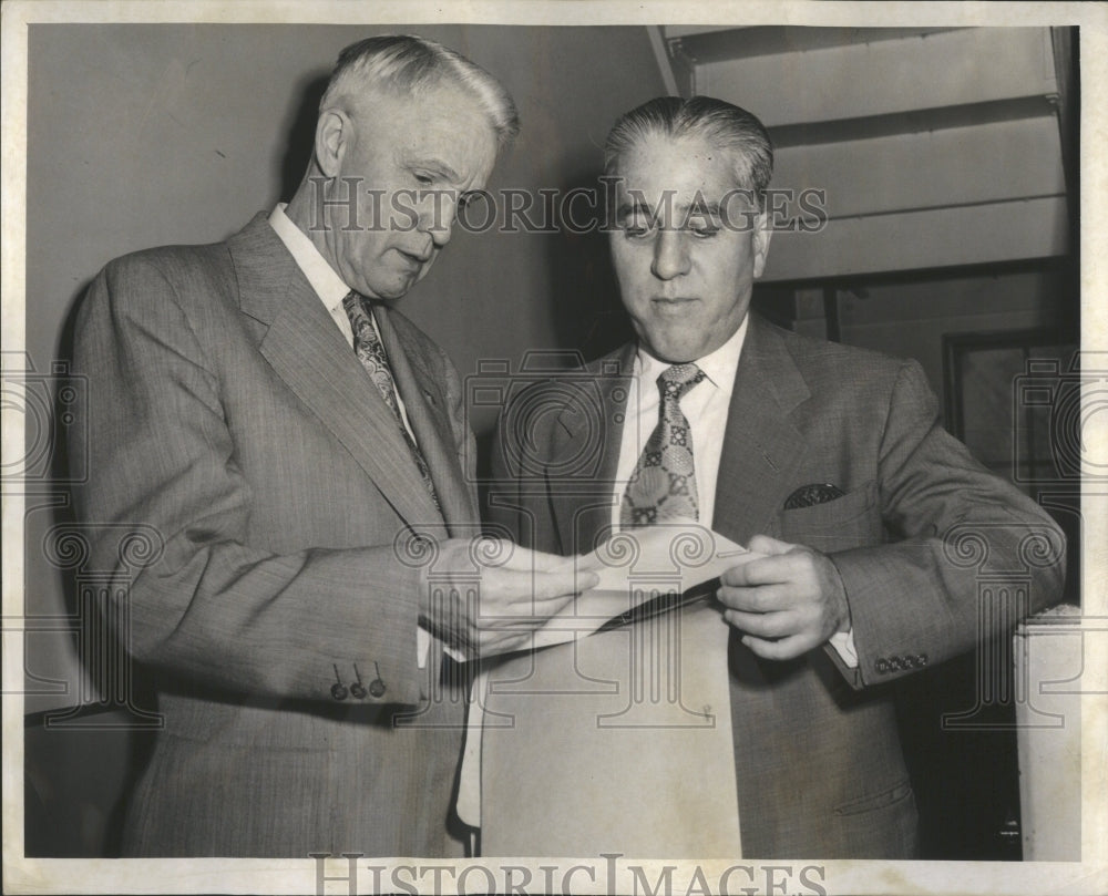 1953 Press Photo Leopold Hearing John Gutknecht