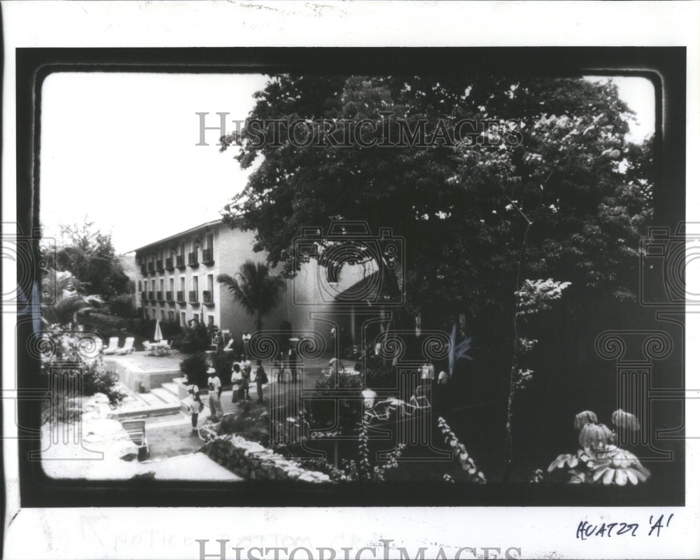 1987 Press Photo Medico Cities Santa Guy Bay Hotel