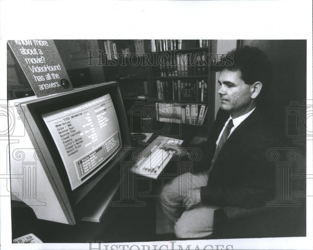 1990 Press Photo Marketting Manager Richard McElroy