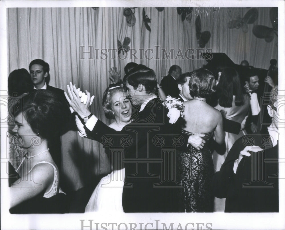 1964 Press Photo Detroit Carole Kincaid Event