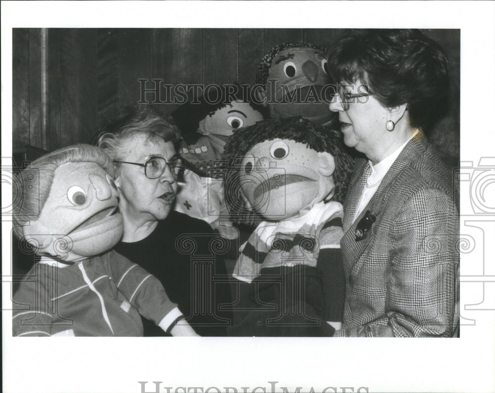 1988 Press Photo kids block puppets