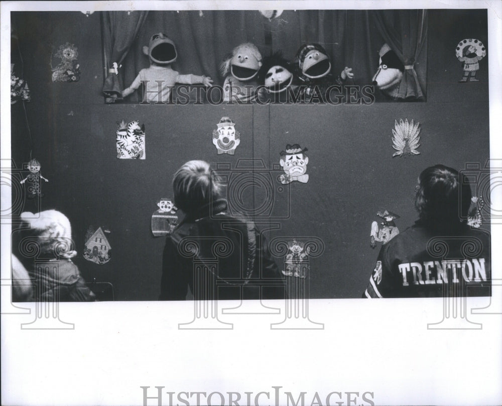 1976 Puppets - Historic Images