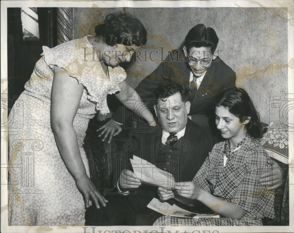 1933 Press Photo Harry Neding Telagum Congratulation