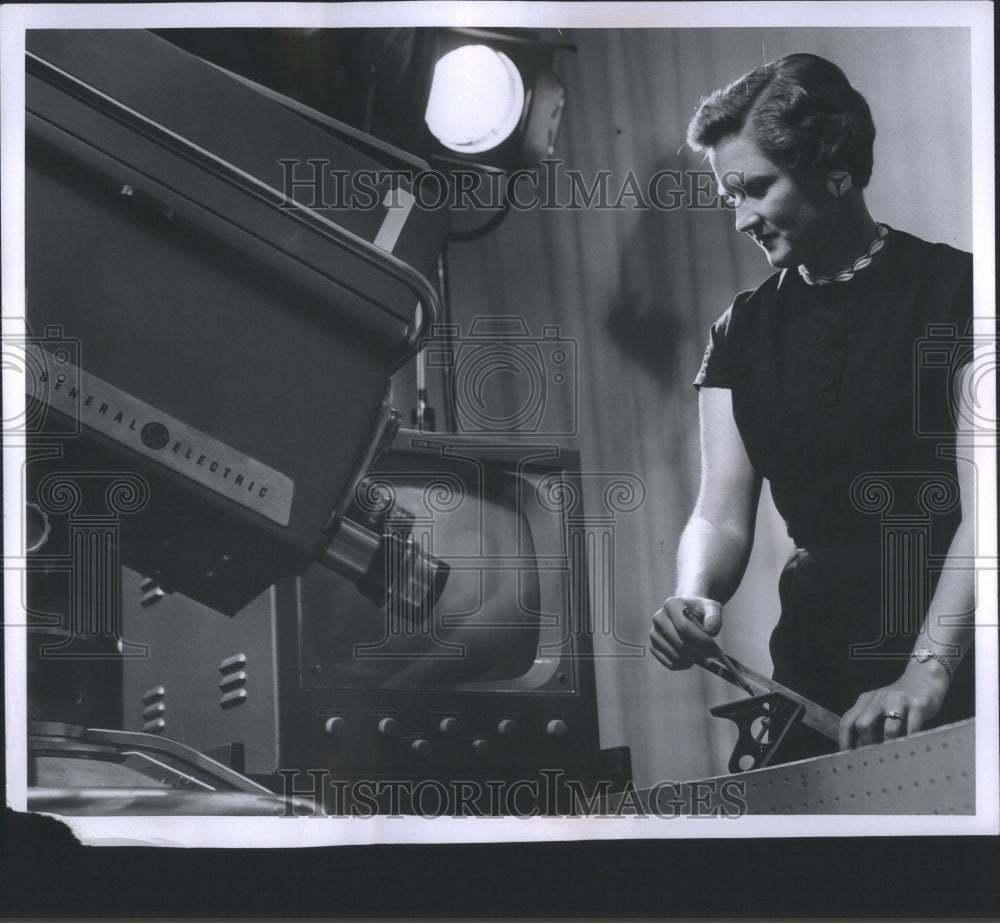 1956 Press Photo Mrs Margaret Price Instructor Mercy