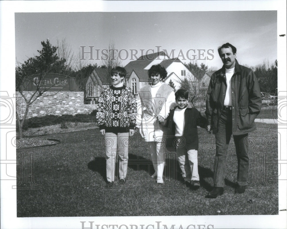 1993 Press Photo Cleo Catalfio Children Peter mindi