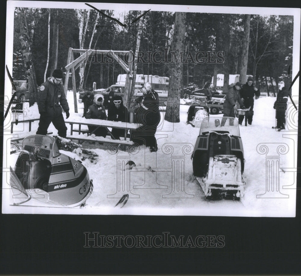 1971 Press Photo Camping Michigan Resort Snow Sport