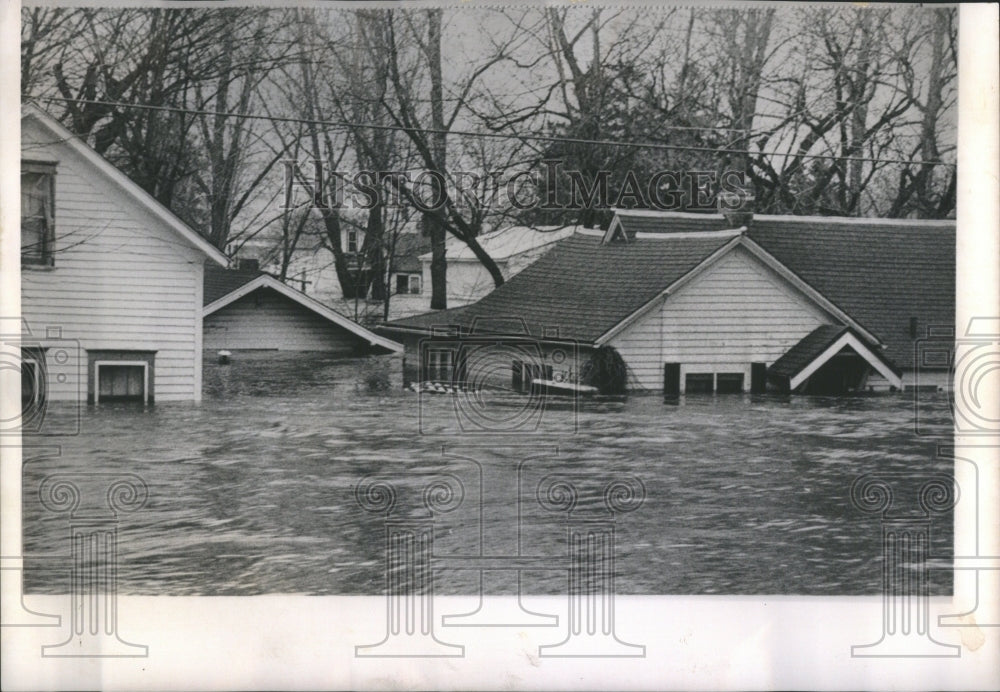 1965 Press Photo Flood Waters Crow River Residential