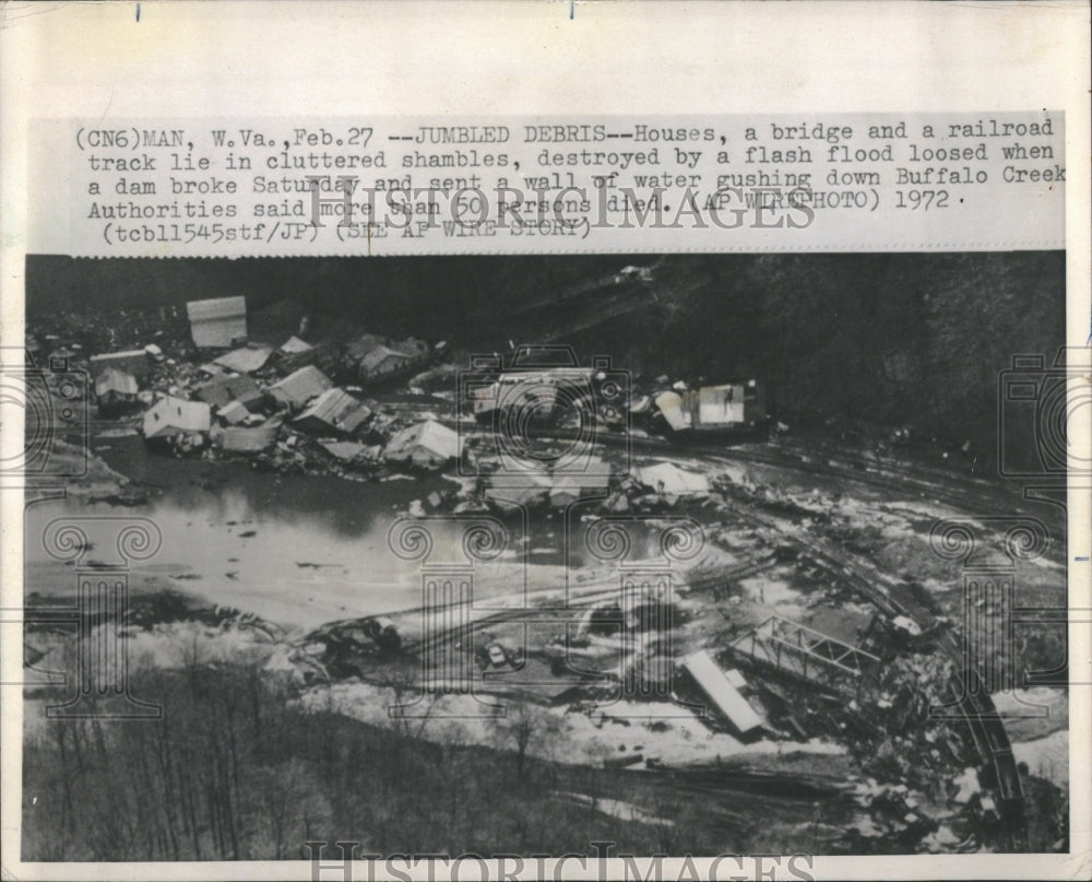 1972 Press Photo House Bridge Railroad Track Shambles