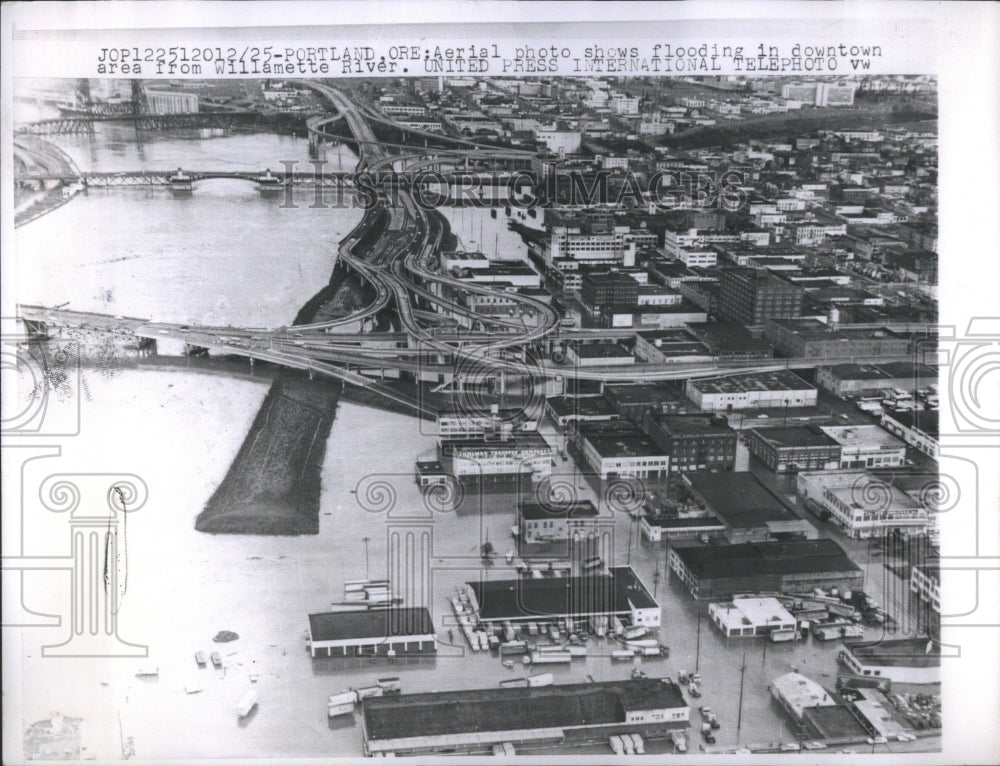 1964 Press Photo Wilamette River Floods Downtown Area