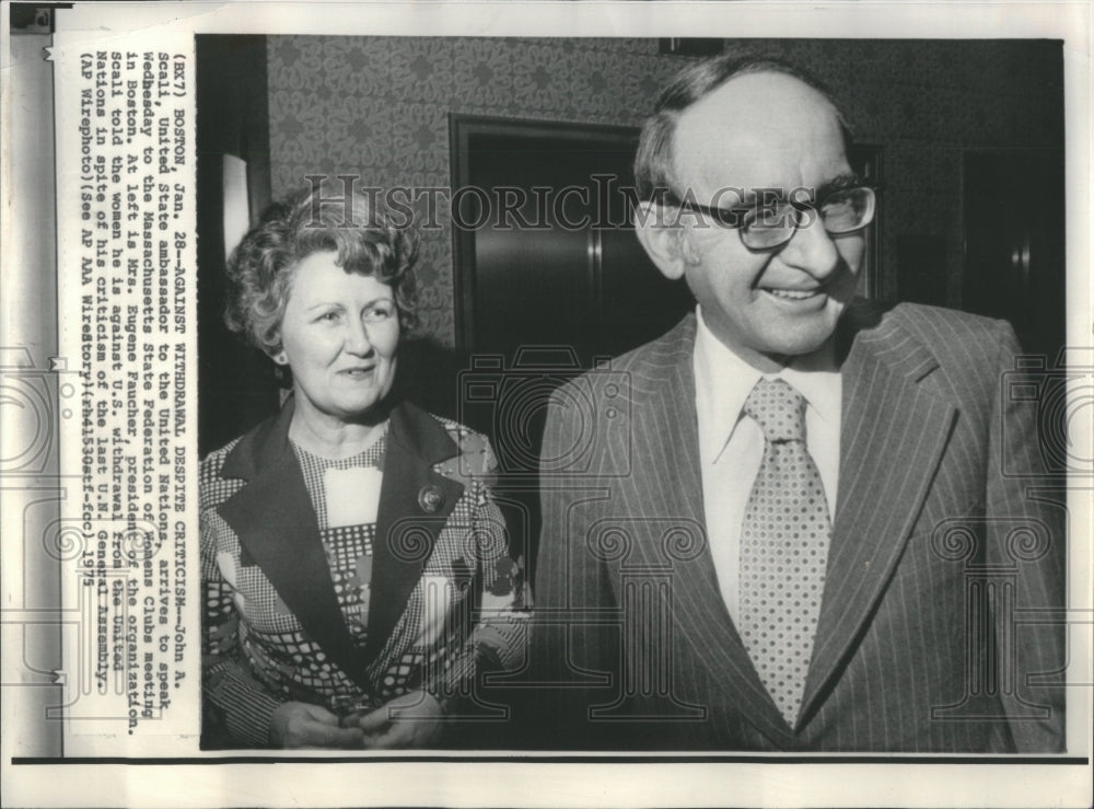 1975 Press Photo Against Withdrawal Despite Critism Joh