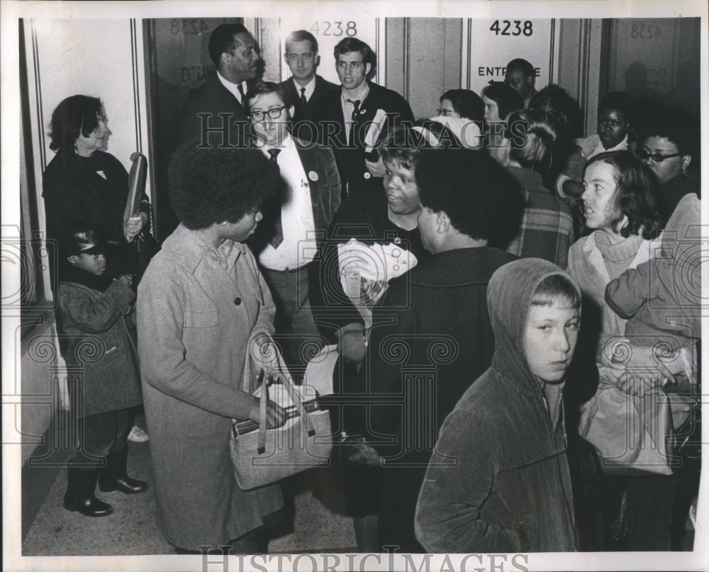 1968 Press Photo Cook County Public Aid Welfare Money