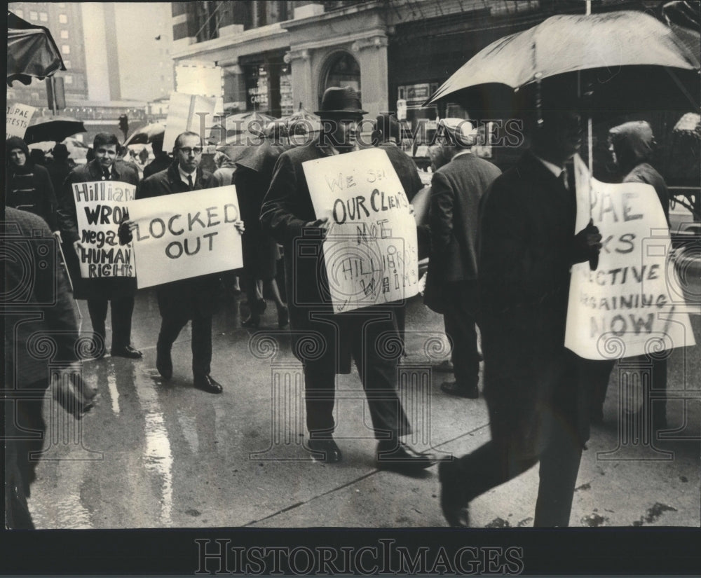 1966 Cook County Public Aid Strike Picket - Historic Images