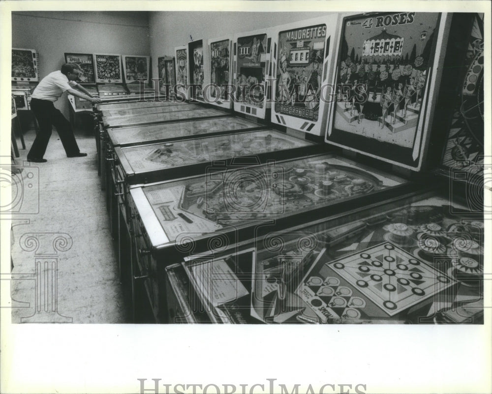 1983 Press Photo Donal R. Murphy Vintage Machines