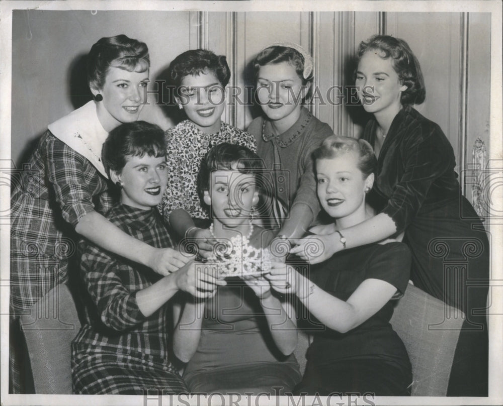 1957 Press Photo State Street Star Queen