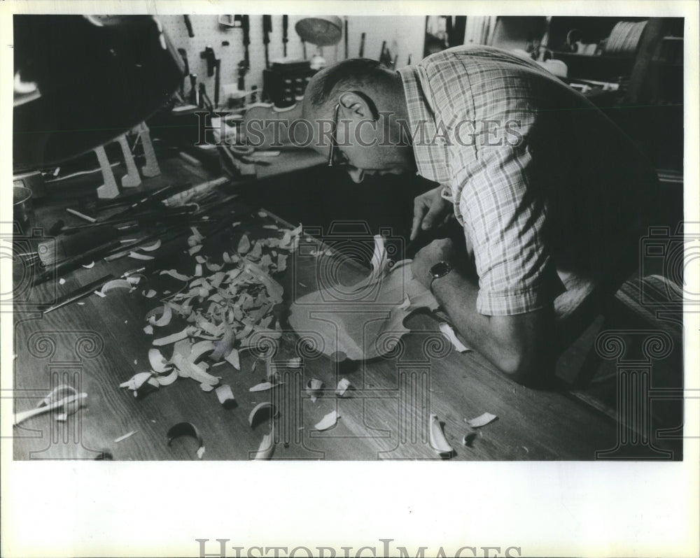 1983 Press Photo Violin maker Gunther