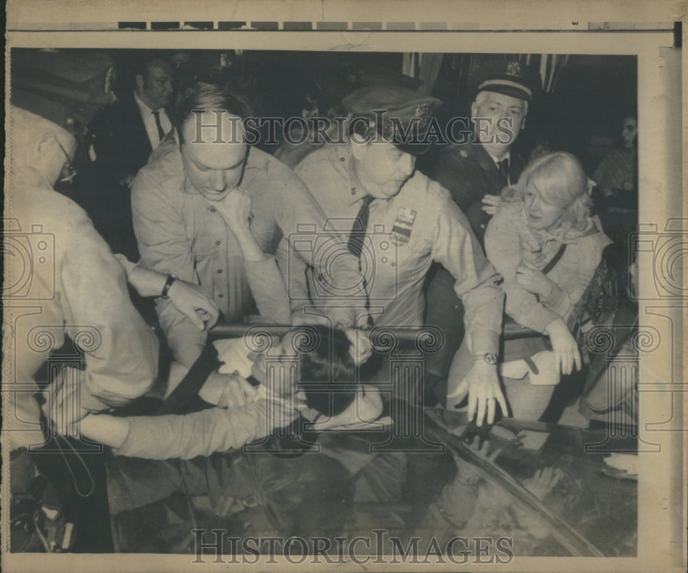 Press Photo New York City Policeman Bachelors III Demon