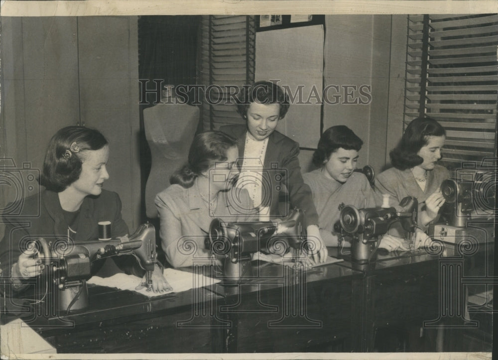 1949 Press Photo Girls Social Whril Mandel Brothers