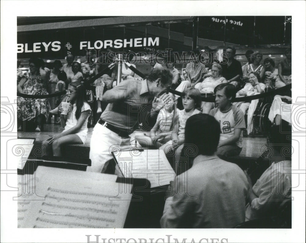 1980 Press Photo Tony Russo Conductor