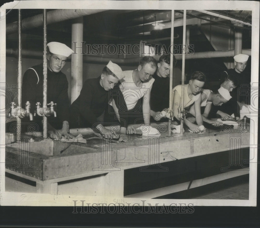 1935 Press Photo Sailors Cleaning Navy Day